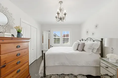 212 Wexford Avenue S Hamilton ON L8K 2P2