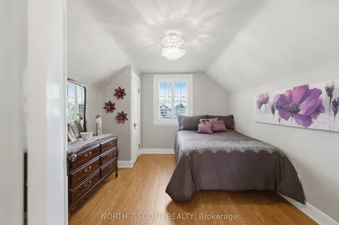 212 Wexford Avenue S Hamilton ON L8K 2P2