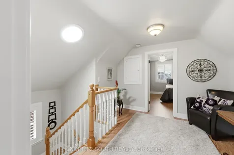 212 Wexford Avenue S Hamilton ON L8K 2P2
