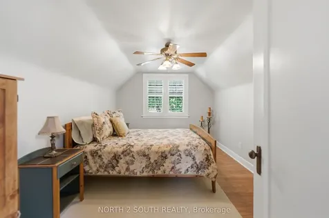212 Wexford Avenue S Hamilton ON L8K 2P2