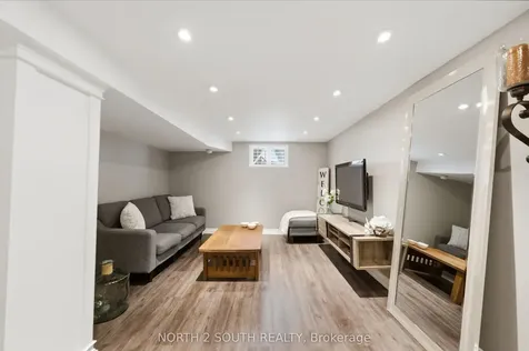 212 Wexford Avenue S Hamilton ON L8K 2P2