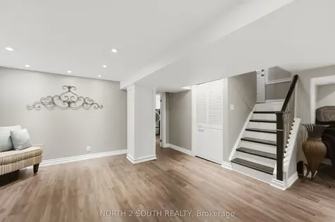 212 Wexford Avenue S Hamilton ON L8K 2P2