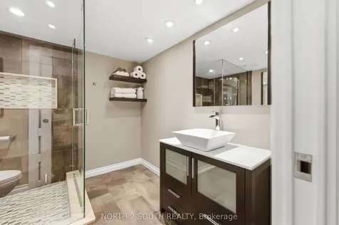212 Wexford Avenue S Hamilton ON L8K 2P2