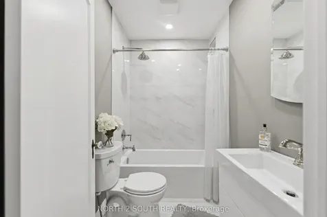 212 Wexford Avenue S Hamilton ON L8K 2P2