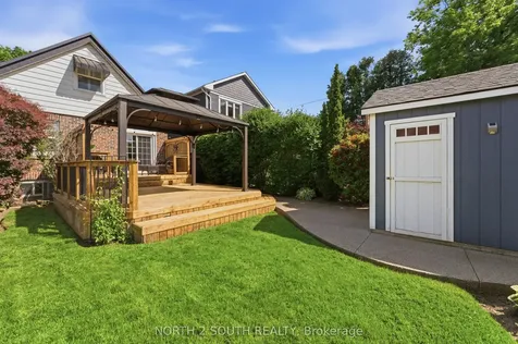 212 Wexford Avenue S Hamilton ON L8K 2P2