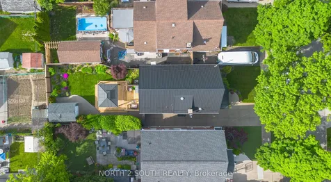 212 Wexford Avenue S Hamilton ON L8K 2P2