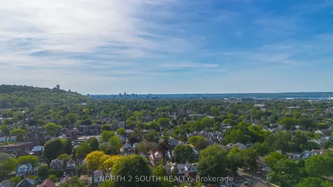 212 Wexford Avenue S Hamilton ON L8K 2P2