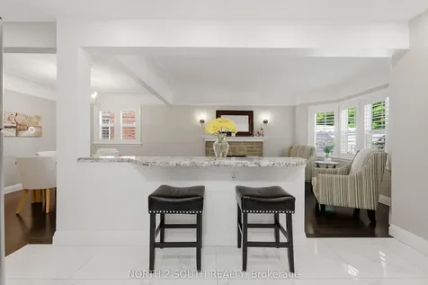 212 Wexford Avenue S Hamilton ON L8K 2P2