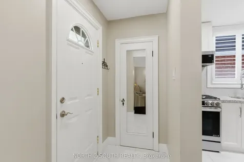 212 Wexford Avenue S Hamilton ON L8K 2P2
