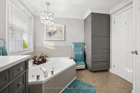 214 Grey Fox Drive Kitchener ON N2E 3N2