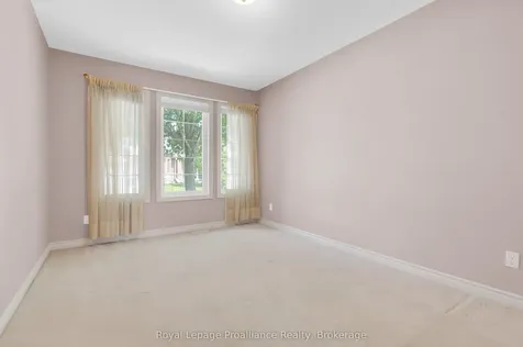 25 Heartwood Drive Belleville ON K8P 5M2