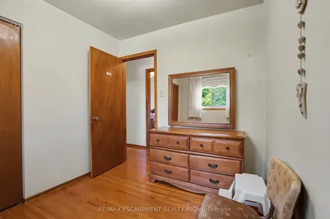 95 Fieldway Drive Hamilton ON L9A 2L5
