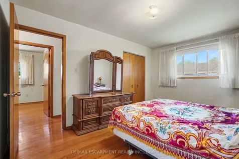 95 Fieldway Drive Hamilton ON L9A 2L5