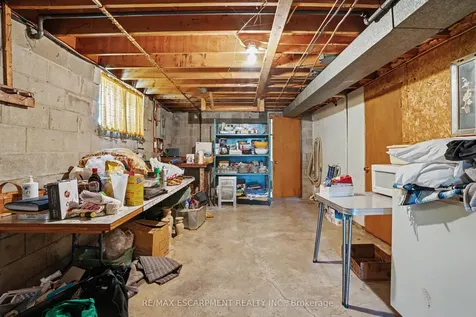 95 Fieldway Drive Hamilton ON L9A 2L5