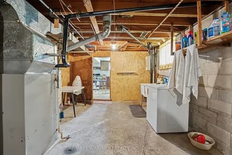 95 Fieldway Drive Hamilton ON L9A 2L5