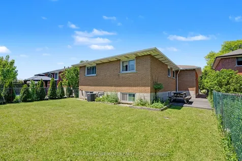 95 Fieldway Drive Hamilton ON L9A 2L5