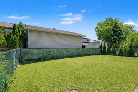 95 Fieldway Drive Hamilton ON L9A 2L5