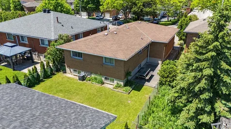 95 Fieldway Drive Hamilton ON L9A 2L5
