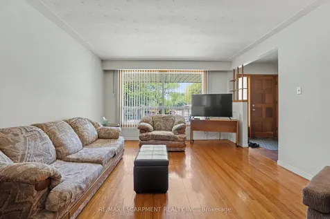 95 Fieldway Drive Hamilton ON L9A 2L5