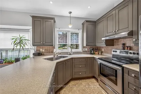 1041 Pine Street S Haldimand ON N1A 2N1