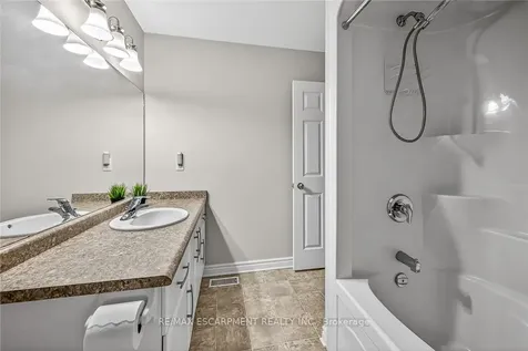1041 Pine Street S Haldimand ON N1A 2N1