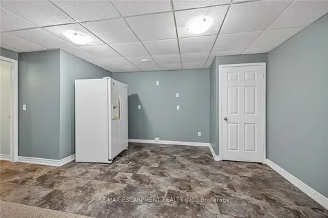 1041 Pine Street S Haldimand ON N1A 2N1