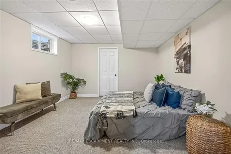 1041 Pine Street S Haldimand ON N1A 2N1