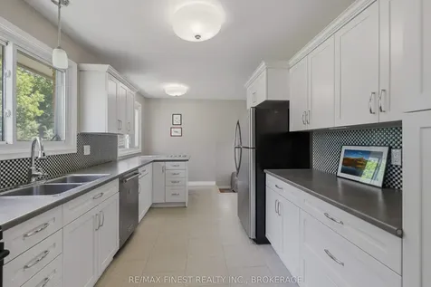 337 Avenue Road Kingston ON K7M 1C8