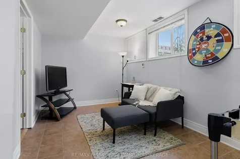 337 Avenue Road Kingston ON K7M 1C8