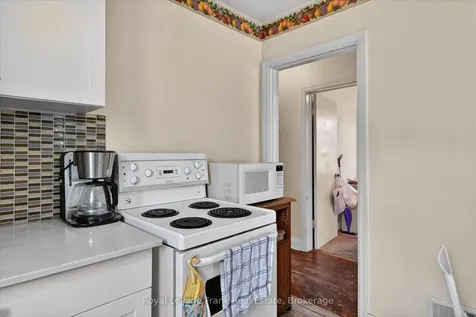 569 Steele Avenue Peterborough ON K9J 5A2