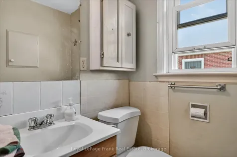 569 Steele Avenue Peterborough ON K9J 5A2