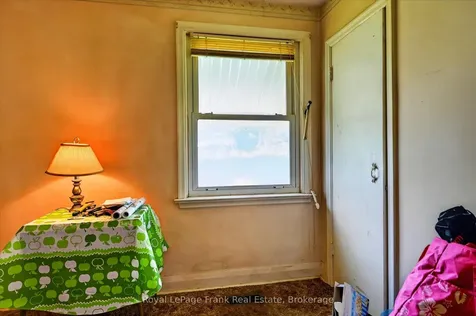 569 Steele Avenue Peterborough ON K9J 5A2