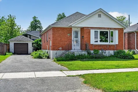 569 Steele Avenue Peterborough ON K9J 5A2