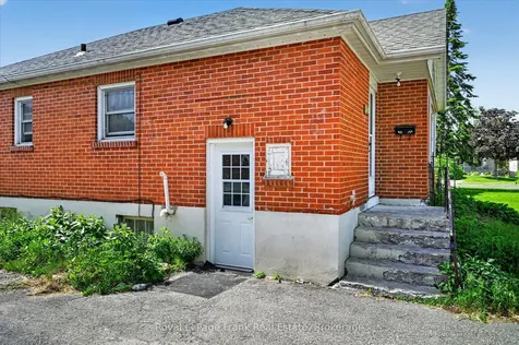 569 Steele Avenue Peterborough ON K9J 5A2