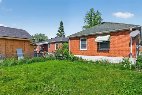 569 Steele Avenue Peterborough ON K9J 5A2