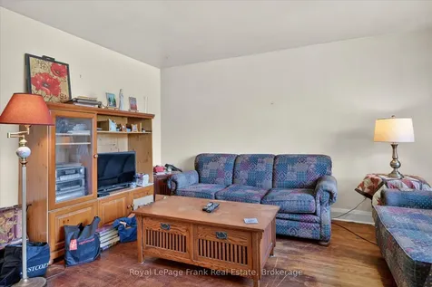 569 Steele Avenue Peterborough ON K9J 5A2