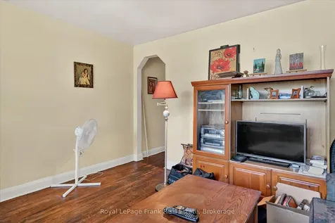 569 Steele Avenue Peterborough ON K9J 5A2