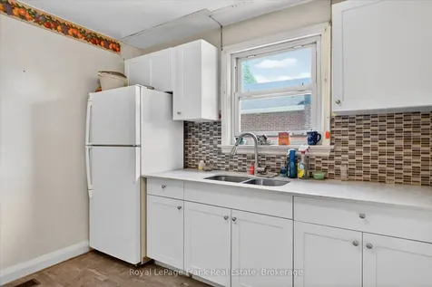 569 Steele Avenue Peterborough ON K9J 5A2