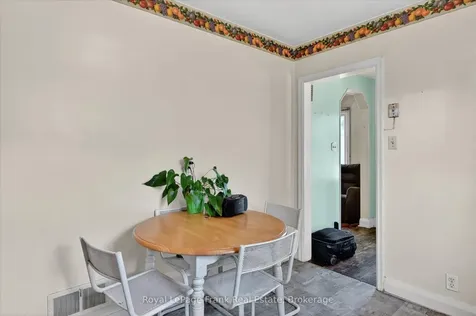 569 Steele Avenue Peterborough ON K9J 5A2