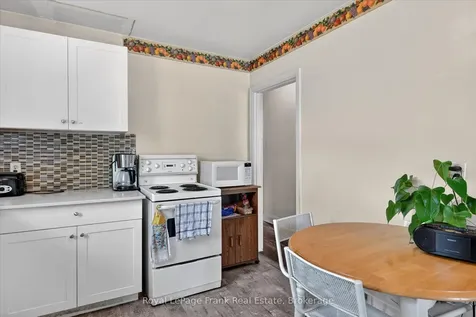 569 Steele Avenue Peterborough ON K9J 5A2