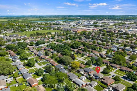 5 Dunraven Avenue St. Catharines ON L2M 6A6