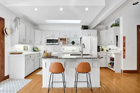 9 Farley Place St. Thomas ON N5R 3E6
