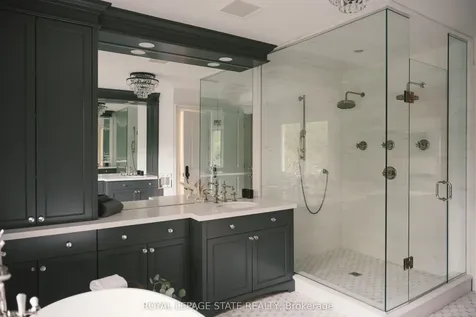 147 Beverly Court Hamilton ON L9G 1B9