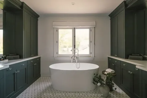 147 Beverly Court Hamilton ON L9G 1B9