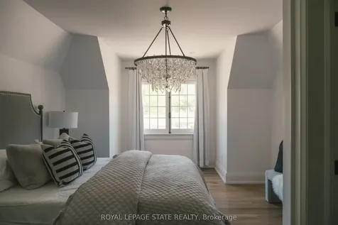 147 Beverly Court Hamilton ON L9G 1B9