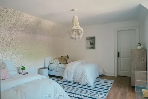147 Beverly Court Hamilton ON L9G 1B9