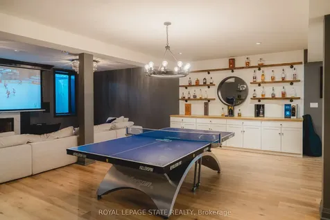 147 Beverly Court Hamilton ON L9G 1B9