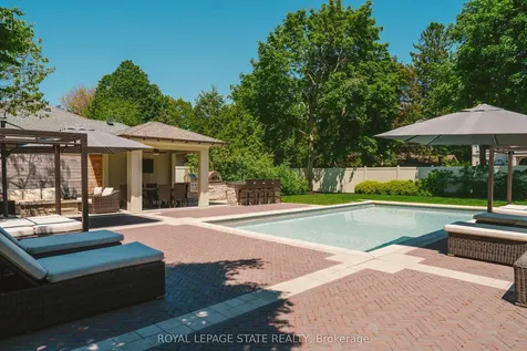 147 Beverly Court Hamilton ON L9G 1B9