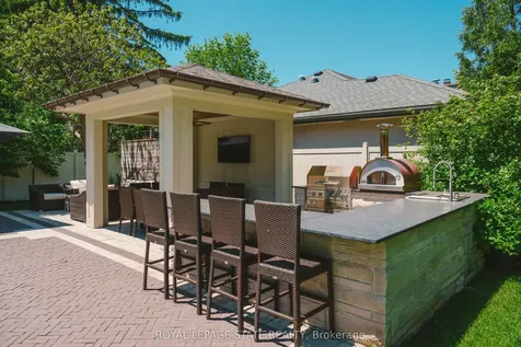 147 Beverly Court Hamilton ON L9G 1B9