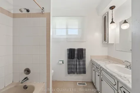 106 Baylea Drive Quinte West ON K8V 5P5